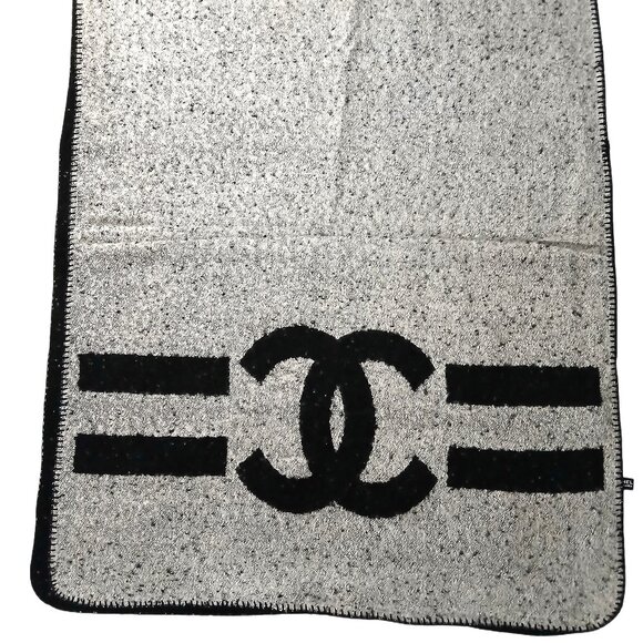 CHANEL No. 5 Vintage Black & Gray Reversible Blanket Wrap Shawl w/ CC Logo - Picture 5 of 13